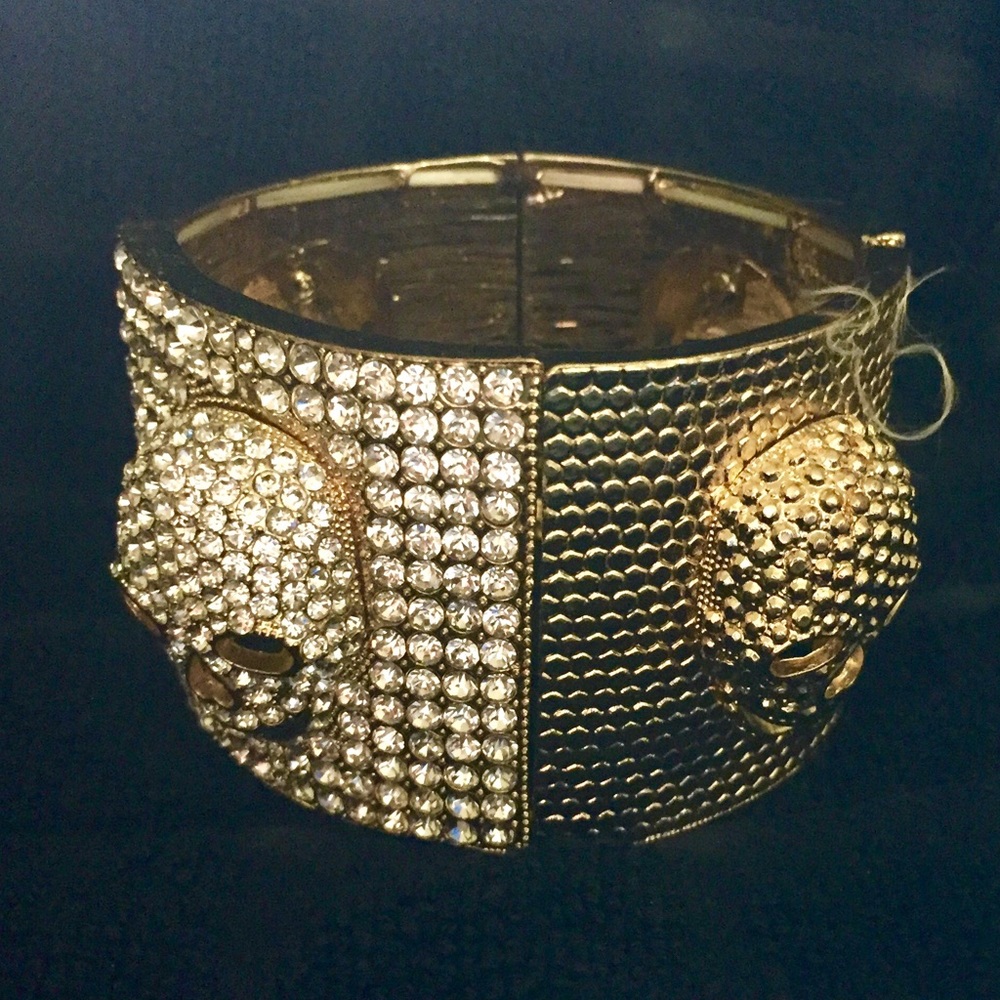 Gold Tone Skull Wise Elastic Thick Bangle